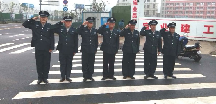 保安對大家的尊重，我們也應(yīng)該還個禮