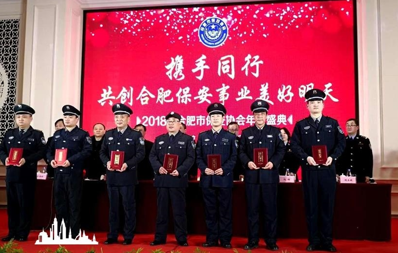 加強(qiáng)保安的業(yè)務(wù)培訓(xùn)，學(xué)區(qū)警務(wù)工作很重要